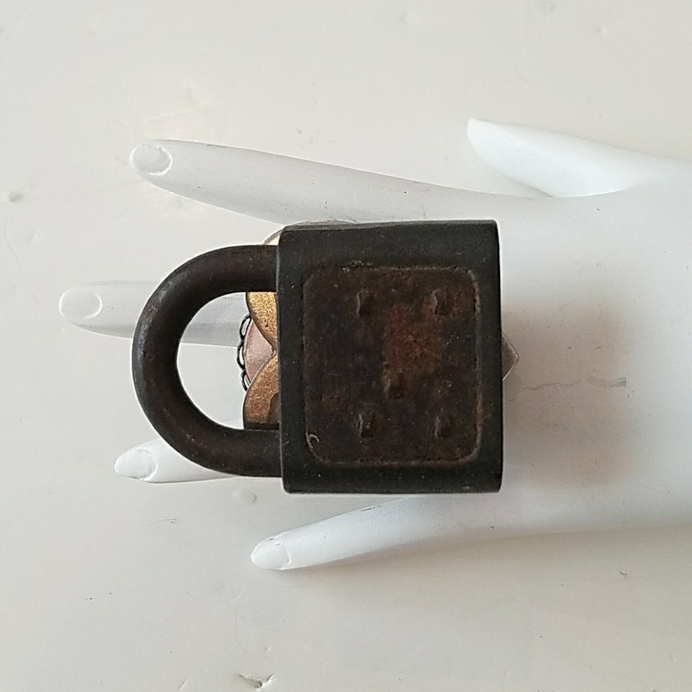 GASOLINE GLAMOUR ANTIQUE LOCK RING RUSTY